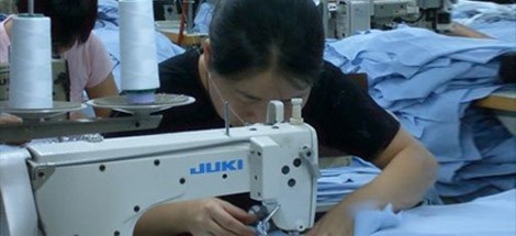 先進的設備、專業的知識、精湛的技術依萬服裝擁有先進的服裝CAD設備和技術，日本重機、兄弟、德國進口的專業生產設備。公司以“先進的設備、專業的知識、精湛的技術”為基石，在不斷的發展中鞏固，并積極進取，持續創新，以更優秀的產品和更優質的服務全心全意為新老客戶服務。了解詳情...